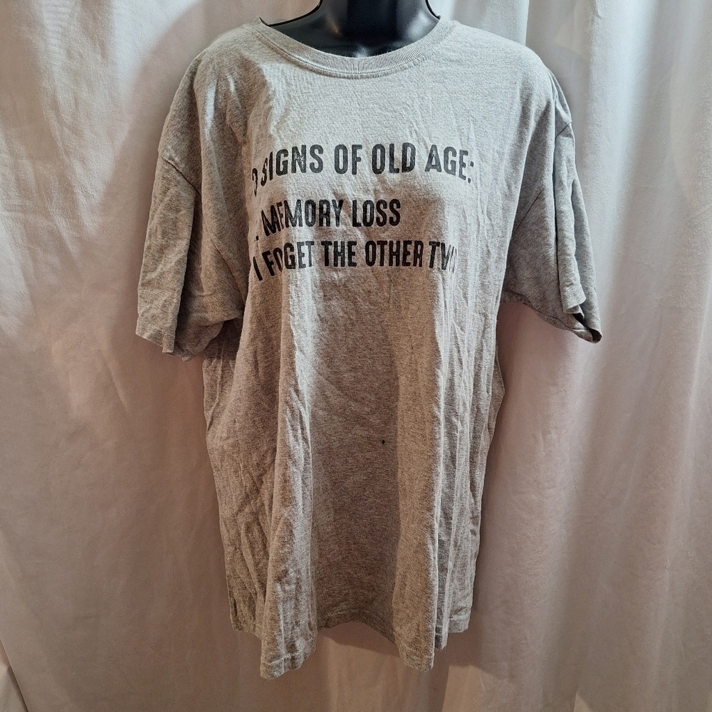 M&O Gold graphic T-shirt large